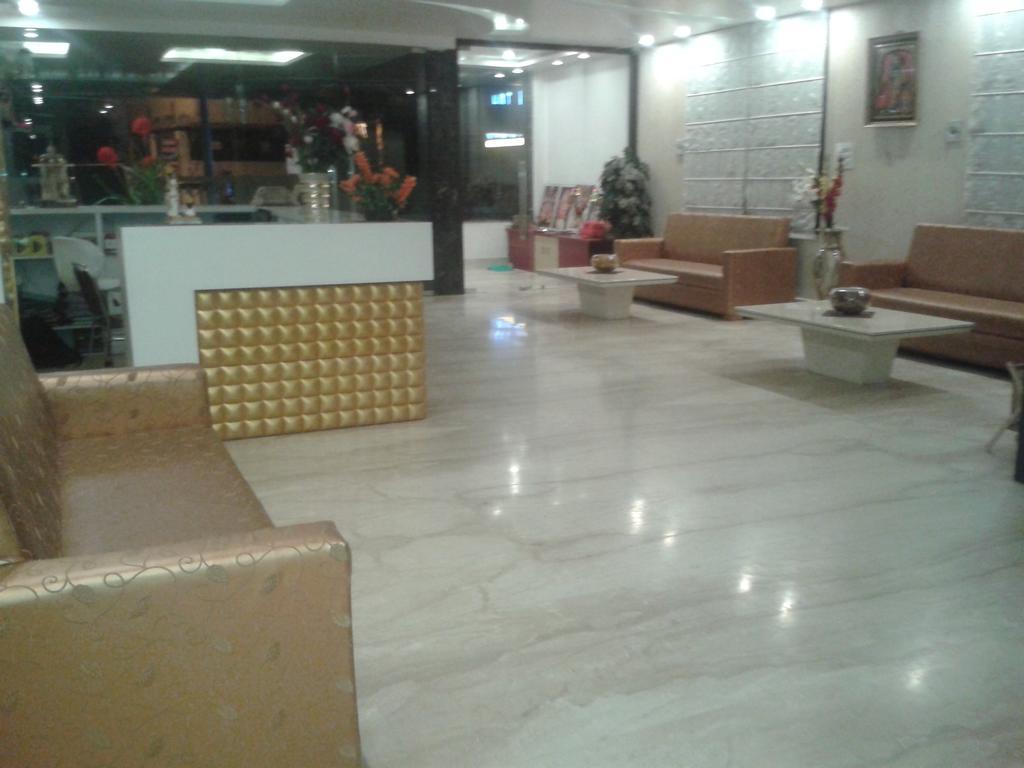 Hotel Krishna International Vrindāvan Exteriér fotografie